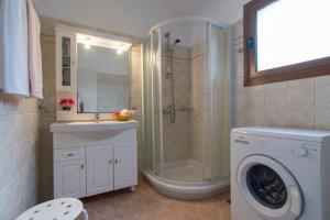 Kúpeľňa v ubytovaní Natsios Apartments + 28 fotografií