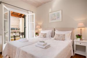 Ένα ή περισσότερα κρεβάτια σε δωμάτιο στο Giardino House Corfu