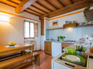 Lucolena in ChiantiにあるHoliday Home La Pieve by Interhomeのギャラリーの写真