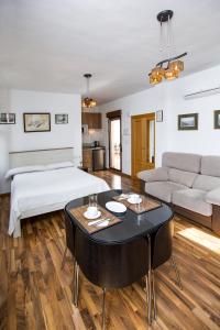 Imagen de la galería de Apartamentos Casa de la Lonja, en Granada