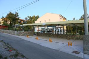 Budova, kde se vila nachází