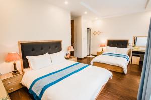 Postel nebo postele na pokoji v ubytování Hotel Royal