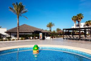 Bazén v ubytovaní Barceló Cabo de Gata alebo v jeho blízkosti