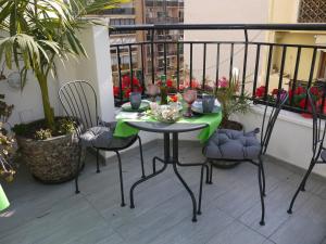a table and chairs on a balcony with plants at Hotel Maravillas del Mundo in Calpe