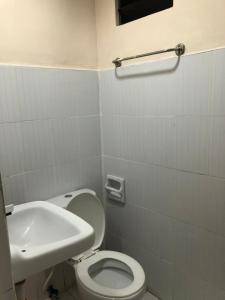 Koupelna v ubytování Edem Tourist Inn Malapascua