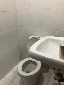 Koupelna v ubytování Edem Tourist Inn Malapascua