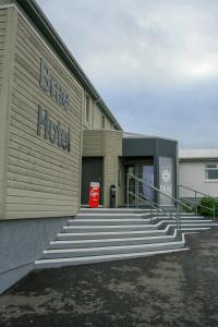 a building with stairs in front of a hotel at The Brae Hotel in Brae