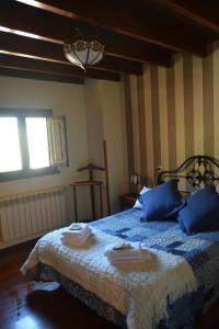 A bed or beds in a room at Núcleo de turismo Rural La Corte