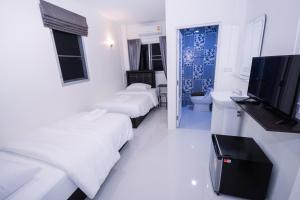 Televisi dan/atau pusat hiburan di U-need Guesthouse95