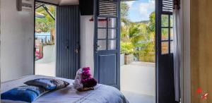 Rúm í herbergi á Villa Fleur d'O