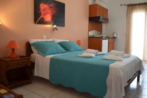 a bedroom with a bed with towels on it at Athena Kythera in Dhiakofti