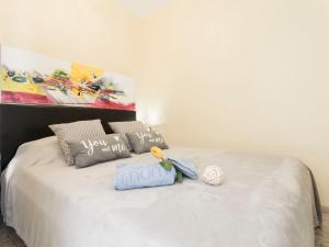 A bed or beds in a room at Apartment Canigó by Interhome