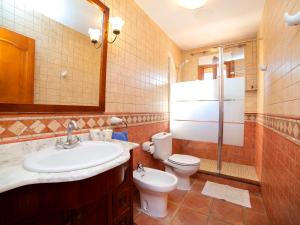 Ein Badezimmer in der Unterkunft Holiday Home Vicent by Interhome