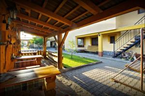 Bazén v ubytovaní Yellow Paradise House alebo v jeho blízkosti