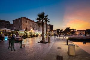 Гості Hotel Hvar