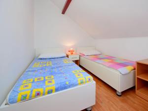 Posteľ alebo postele v izbe v ubytovaní Apartment Surjan-1 by Interhome
