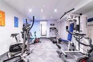 Fitness centrum a/nebo fitness zařízení v ubytování BinderS Budget City-Mountain Hotel