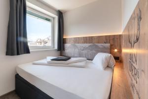 Postel nebo postele na pokoji v ubytování BinderS Budget City-Mountain Hotel