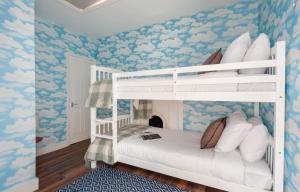 เตียงสองชั้นในห้องที่ The South Kensington Mews - Lovely 5BDR Home