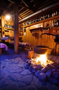 a room with a fire pit and a tub at Yellow Paradise House in Hrabušice