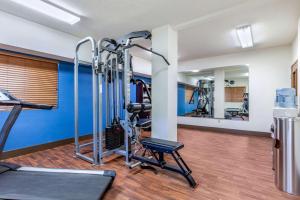 Fitness centrum a/nebo fitness zařízení v ubytování Comfort Inn & Suites
