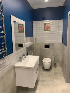 a bathroom with a white sink and a toilet at Дизайнерські апартаменти на вулиці Краківській 17 в центрі Львова in Lviv