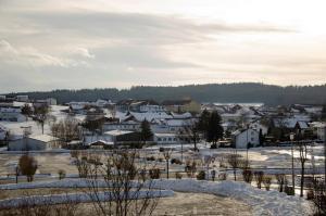 a town with snow on the ground and buildings at Ferienwohnung Zebrowski in Zandt