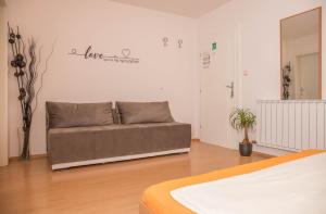 Ein Sitzbereich in der Unterkunft Apartments Zorica