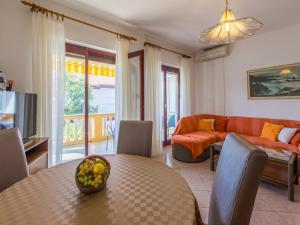 a living room with a table and a couch at Apartment Nevelina in Selce