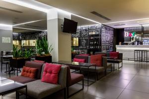 Ο χώρος του lounge ή του μπαρ στο AZIMUT Hotel Saint-Petersburg