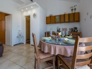Kuchyňa alebo kuchynka v ubytovaní Apartment Slavka