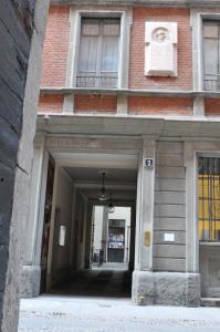 a building with a hallway leading into a building at Residenza Fiori Oscuri in Milan