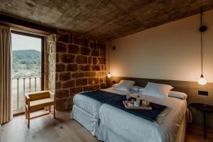Posteľ alebo postele v izbe v ubytovaní Palacio Condes de Cirac + 37 fotografií