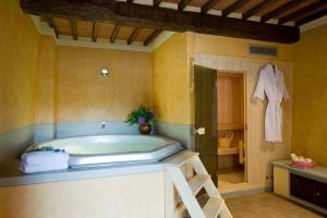 Vannituba majutusasutuses Borgo I Vicelli Adults Only Relais