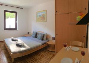 Postel nebo postele na pokoji v ubytování Apartmani Lisac