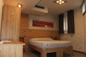 a bedroom with a bed and a tub in it at Bed & Rooms , Apartments Corte Rossa in Tirano