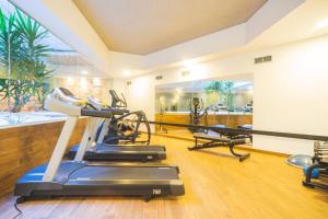 a gym with two treadmills and a treadmill at Star inn Peniche in Peniche