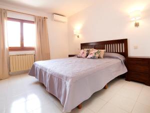 Łóżko lub łóżka w pokoju w obiekcie Villa Mi Sueno by Interhome