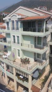 an aerial view of a building with a patio at Green Apartman in Rafailovici