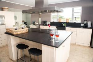 مطبخ أو مطبخ صغير في Villa Hakuna Matata Bonaire - Pool & Sea View