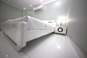 Postel nebo postele na pokoji v ubytování White Fort Hotel
