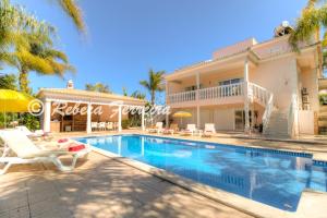 a villa with a swimming pool and a house at Villa V5 Alvor in Alvor