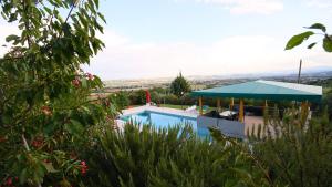 The swimming pool at or close to Country House Daniela
