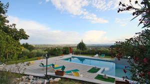 The swimming pool at or close to Country House Daniela
