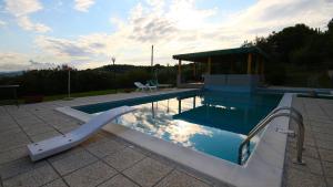The swimming pool at or close to Country House Daniela