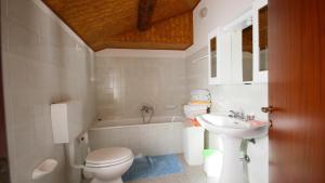 A bathroom at Country House Daniela