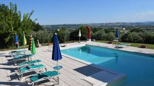 The swimming pool at or close to Country House Daniela