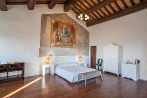 En eller flere senge i et værelse på Il Castello di Campello
