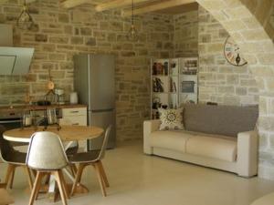 Posedenie v ubytovaní VILLA SELINI LUXURY APARTMENT