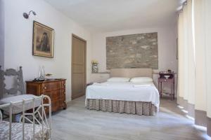 a bedroom with a bed and a stone wall at UvaMatta in Carmiano